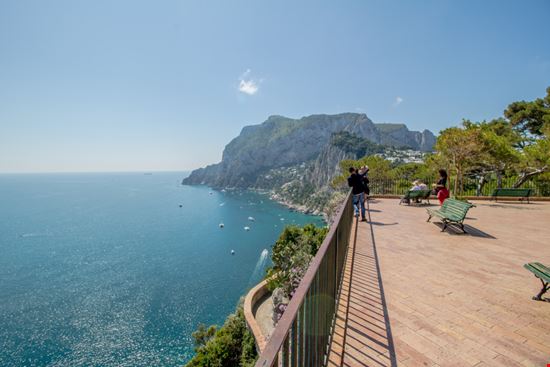 Punta Tragara Panorama di Capri Shutterstock.com 